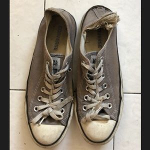 Converse low top chuck Taylor sneakers tennis shoe